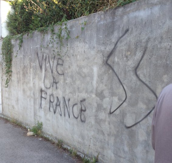 Mosquée Es-Sunna tag nazis