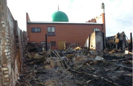 mosquée incendiée en Grande-Bretagne