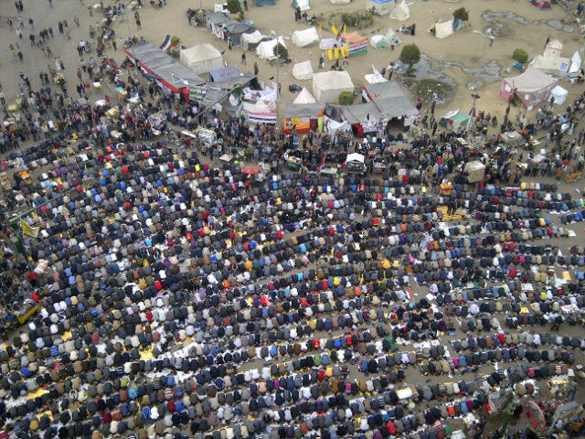 Tahrir : vendredi, on y prie