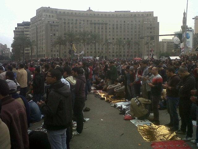 Tahrir : vendredi, on y prie