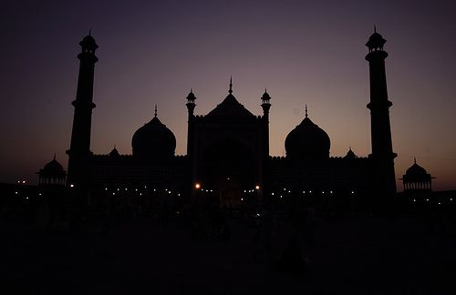 Tarawih se prie à l'heure de l'icha, pas avant