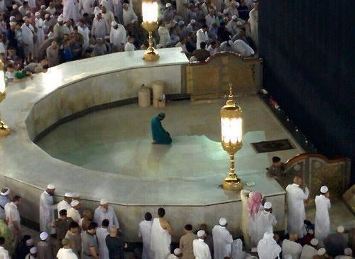 homme entretien honore kaaba