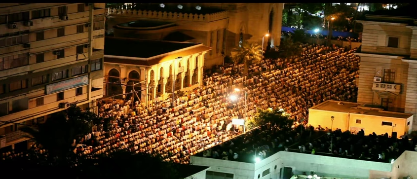 Ensemble, ils cherchèrent laylatu-l-qadr dans les rues d 