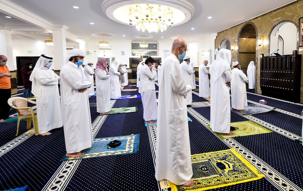 Prière à la mosquée pendant la pandémie de coronavirus Prière à la mosquée pendant la pandémie de coronavirus