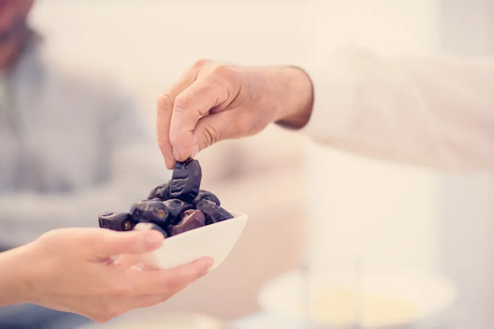 Ramadan 2026 : manger une datte pour rompre son jeûne