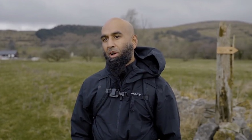 Haroon Mota - tapis de prière extérieur Adidas Muslim Hiker Wiggle